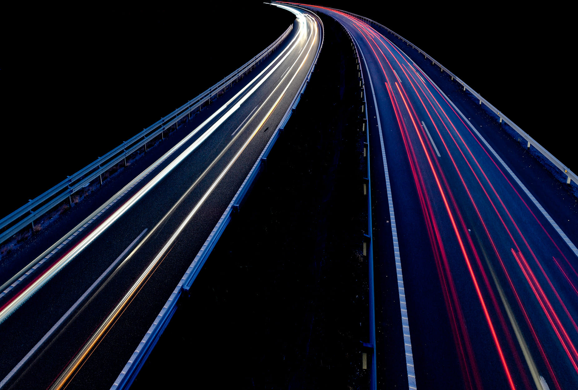 Luces de carretera fugándose