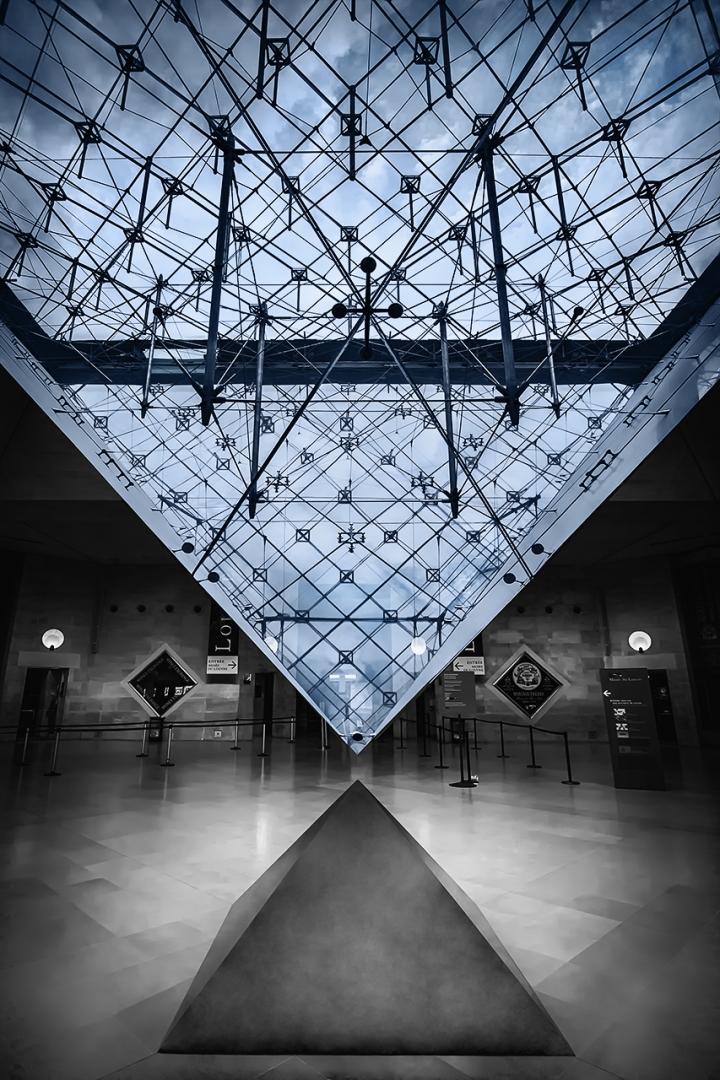 La pirámide invertida del Louvre