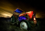 Tractores en la noche