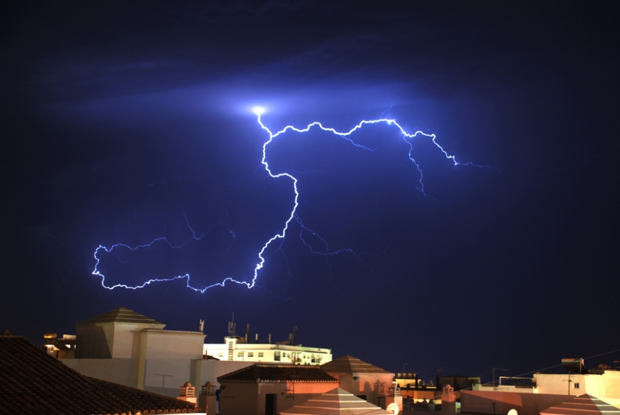 Tormenta eléctrica en la ciudad