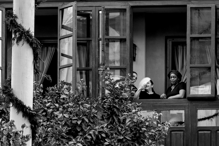COTILLEO EN LAS VENTANAS