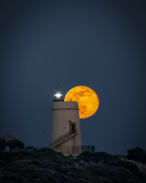 Faro y luna