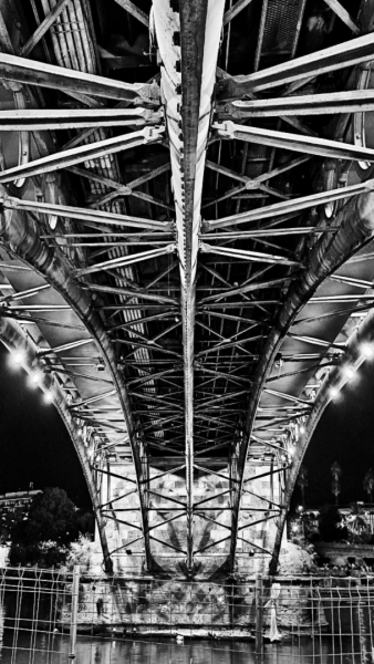 Bajo el puente